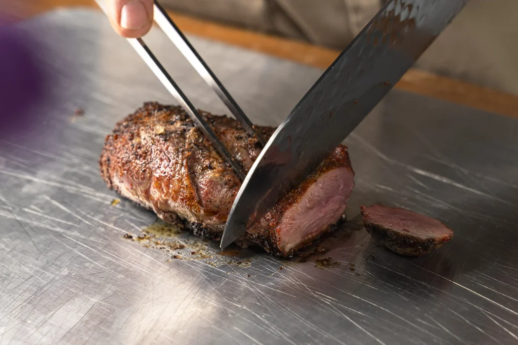 Petto d’anatra con salsa al miele e Recioto, su letto di Catalogna